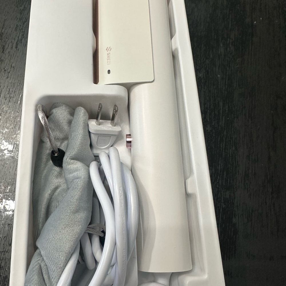 Rose Gold and White portable steamer - Picture 4 of 5